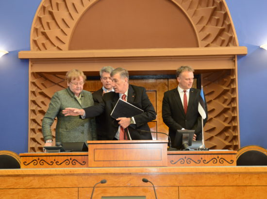 Riigikogu esimehe Ene Ergma kohtumine Austraalia Senati presidendi John Hoggiga